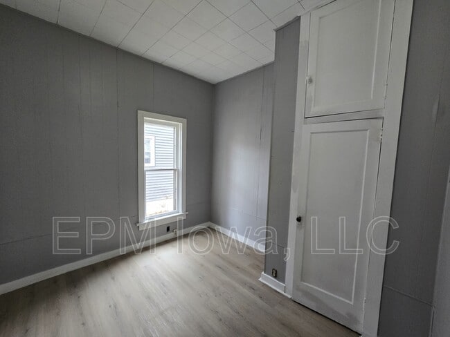 Building Photo - 714 W 1st St