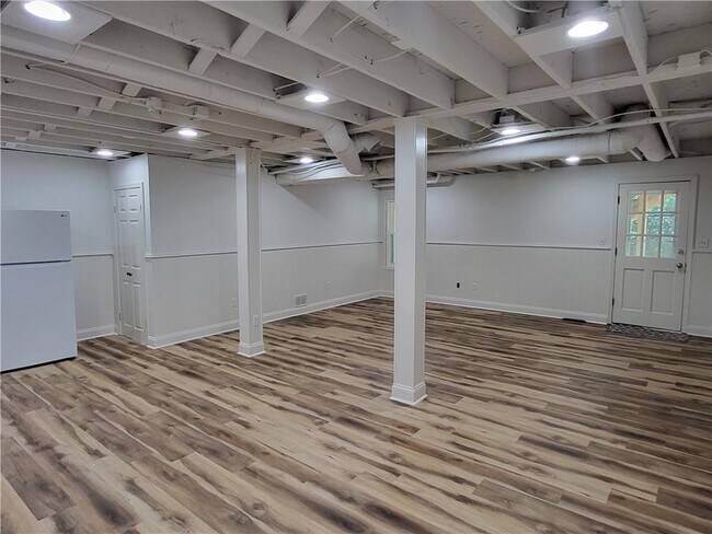 Building Photo - 2551 Tanager Ct NE