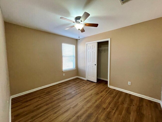 Building Photo - 145 Amber Ash Dr