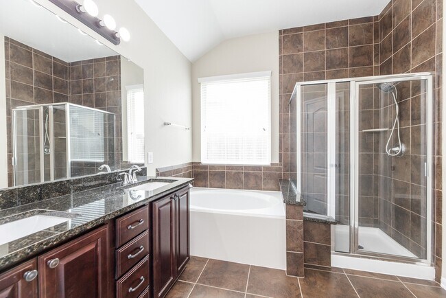 Building Photo - 6011 Baileys Run Ln