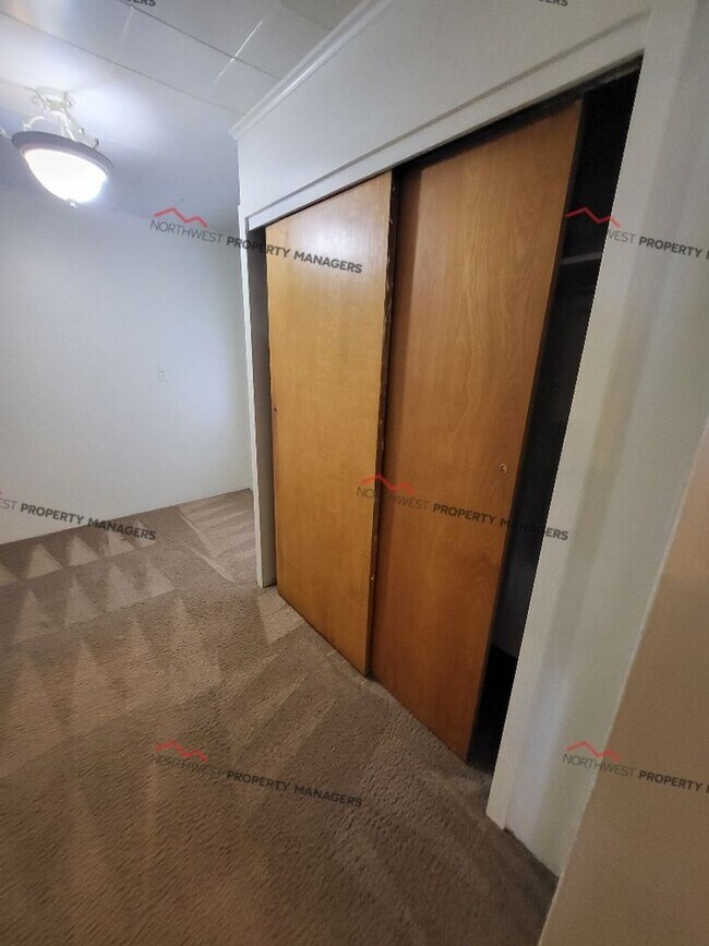 Building Photo - r139d