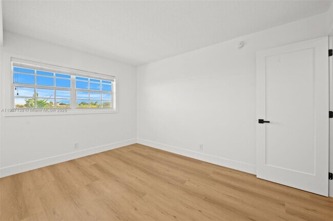 Building Photo - 8107 SW 72nd Ave