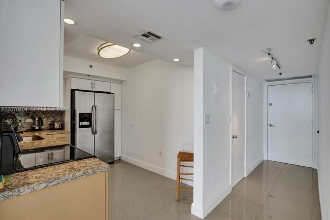 Building Photo - 20515 E Country Club Dr