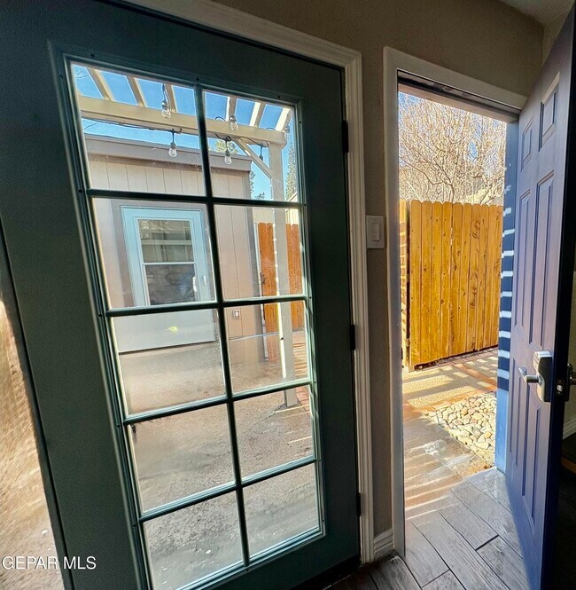 Building Photo - 502 Cincinnati Ave