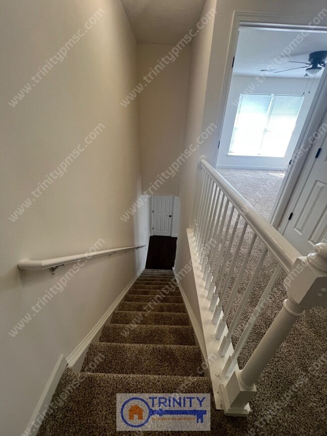 Building Photo - 3 Bedroom Duplex!