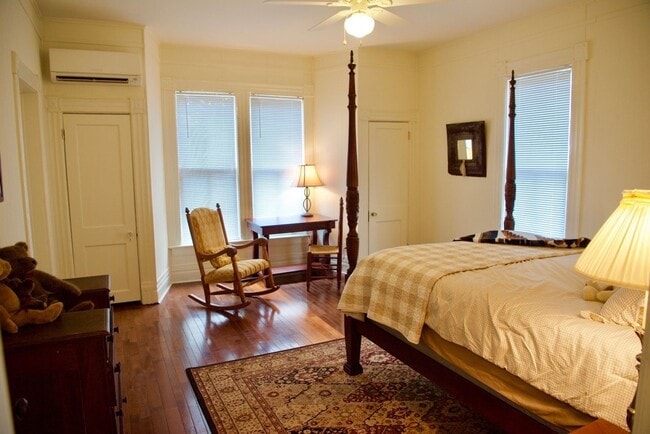 Building Photo - Stunning Furnished Historic Renovation in ...