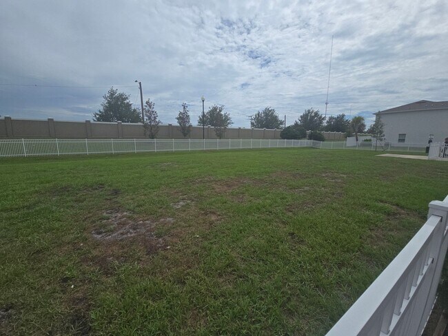 Building Photo - Gorgeous 3-Bedroom, 2-Bathroom Townhouse in Bradenton