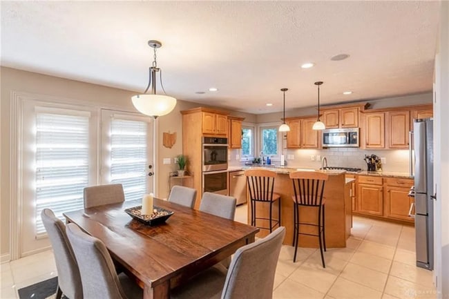 Building Photo - Immaculate Home in a Golf Course Community