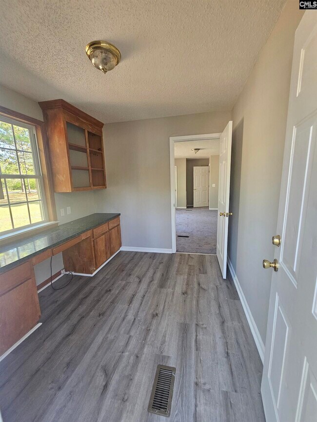Building Photo - 117 E Woods Ct