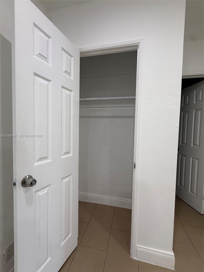 Building Photo - 6723 NE Miami Pl