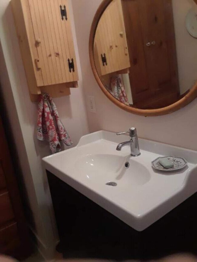 Building Photo - 1310 SE 52nd Ave