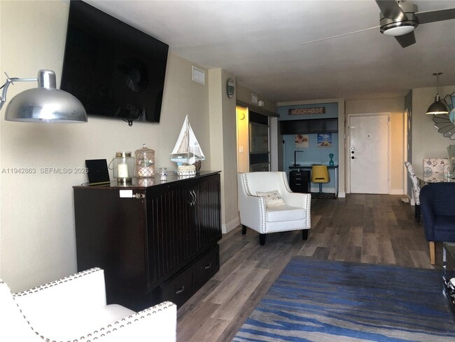 Building Photo - 801 S Ocean Dr