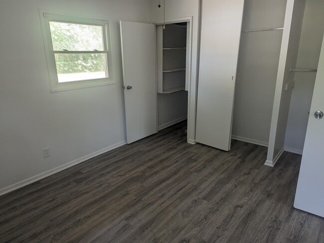 Building Photo - 6 Southwood Ct