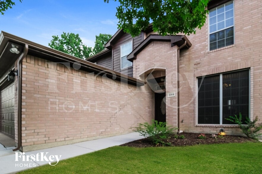 Building Photo - 1055 Waterview Dr