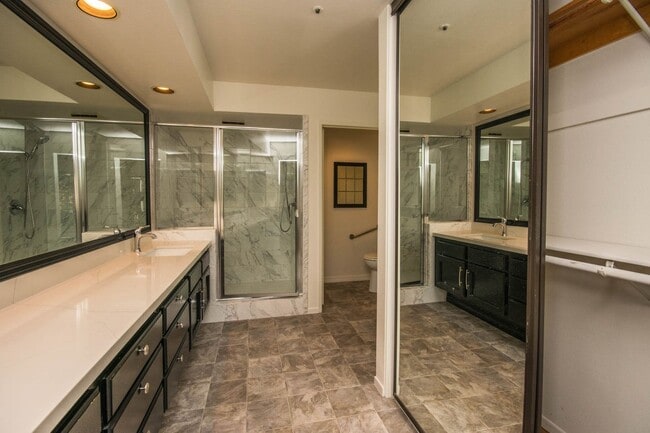 Building Photo - Beautiful Single Level Home with Great Nat...