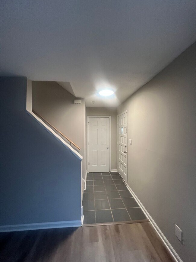 Building Photo - 3 Bedroom Townhome South Charlotte for $1700.00