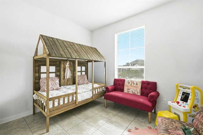 Building Photo - 22604 Maidengrass Ln