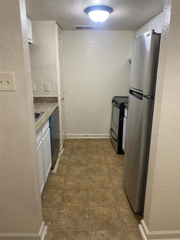 Building Photo - 8100 Creekbend Dr