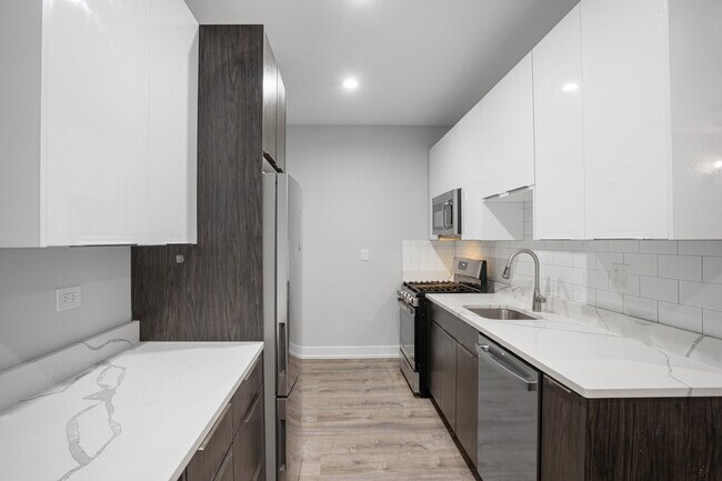 Building Photo - 6956 N Wolcott Ave