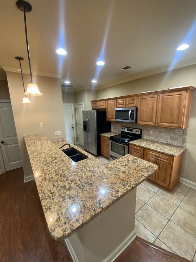 Building Photo - Runningvine Lane Townhome for August 2026!