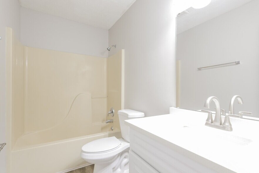 Building Photo - 140 Park Pl Blvd