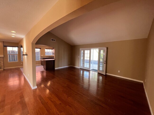 Building Photo - Charming house for rent in Encanto!