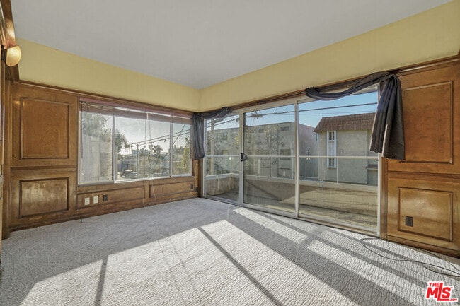 Building Photo - 364 Pershing Dr