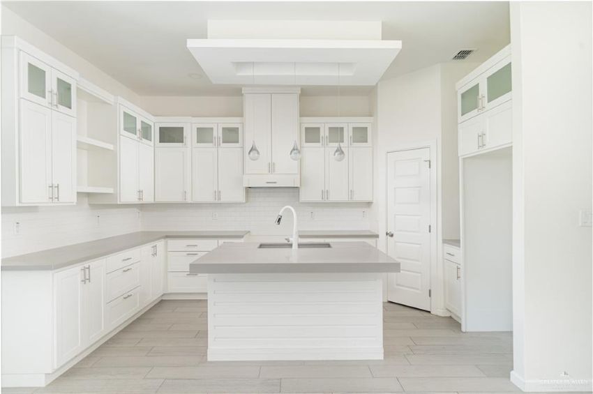 Building Photo - 1505 E Encino Ave