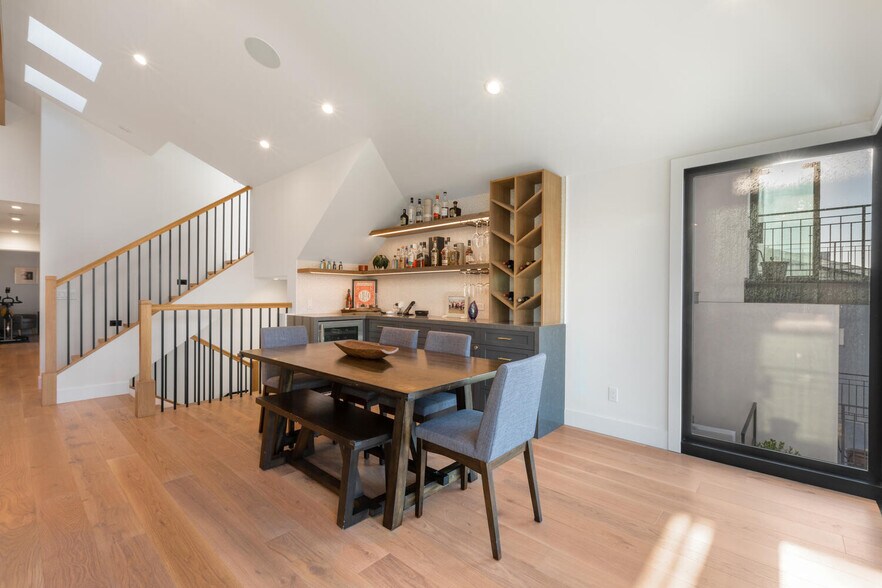 Building Photo - 248 34th St