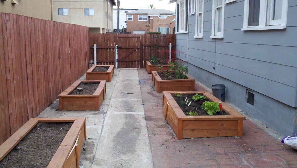 Gardens - 4035 32nd St