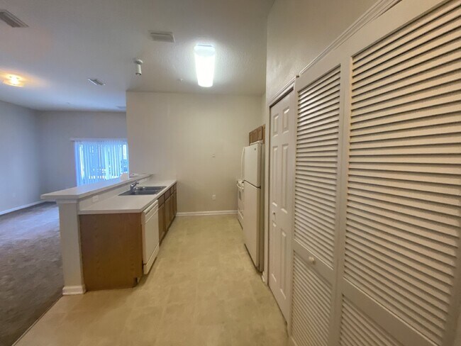 Building Photo - First-Floor 2BR/2BA Condo in Gated Nature’s Hideaway – Pool, Playground & Convenient Westside Loc...