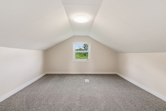 Building Photo - Unbeatable 4 bedroom in Penn Hills available now!