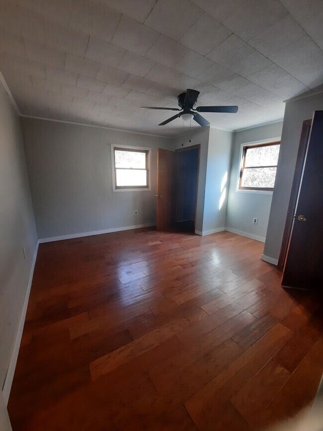 Building Photo - $1,700 - 2 Bedroom, 1.5 Bathroom Unfurnished House with Bonus Room in Sylva, Very Close to WCU