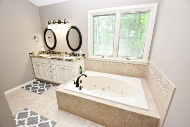 Building Photo - Penn Schools, executive home 4 bedroom 2.5...