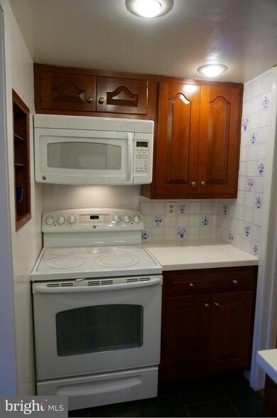 Kitchen - 6639 Hillandale Rd