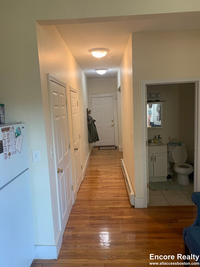 Building Photo - 46 Florence St