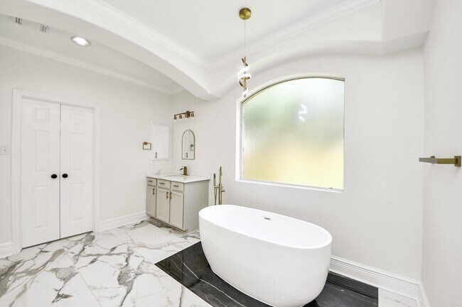 Building Photo - 527 Little River Ct