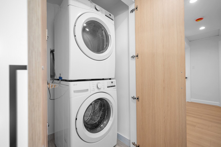 Building Photo - 16057 Knapp St