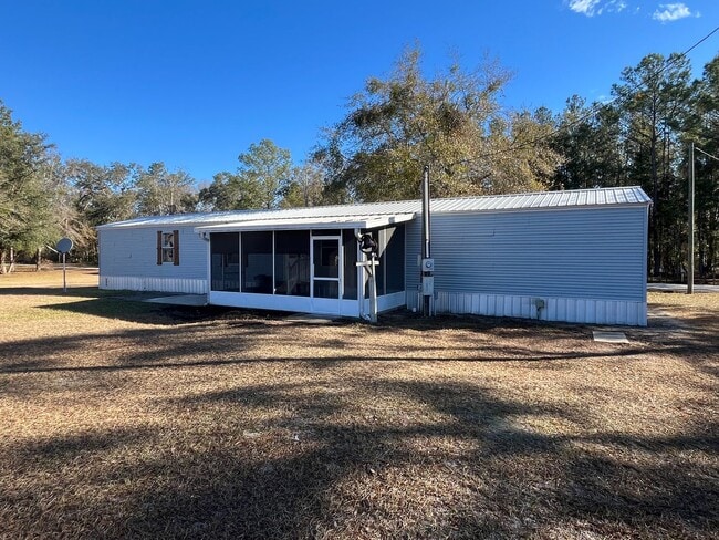 Building Photo - Newly renovated 3 Bedroom, 2 Bathroom Manufactured Home Just outside of Live Oak