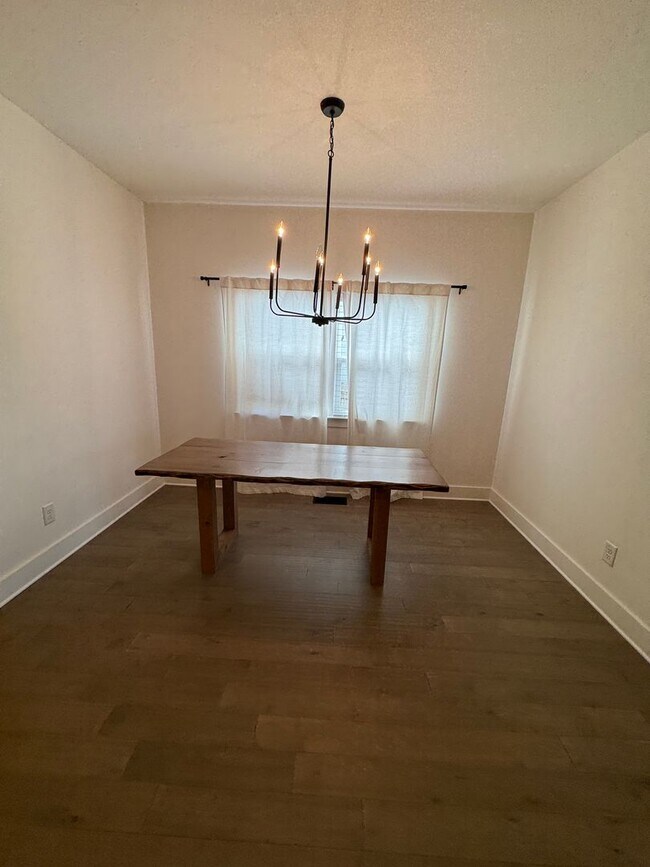 Building Photo - 3 bed. 2.5 bath in East Nashville ready fo...