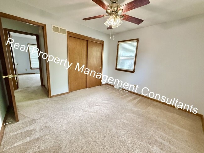 Building Photo - 2 Bedroom, 1.5 Bath Now Available!
