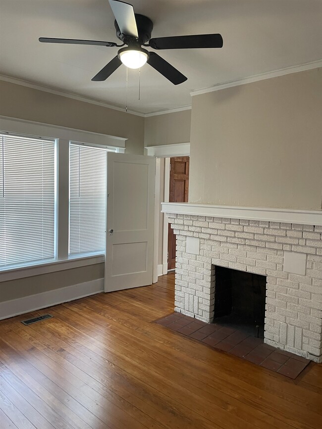 Building Photo - 2526 Yale Ave