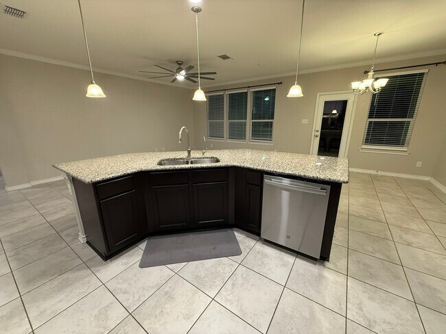 Building Photo - 675 Pebble Bend