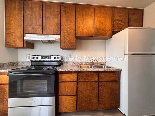 Building Photo - 1516 South Ct