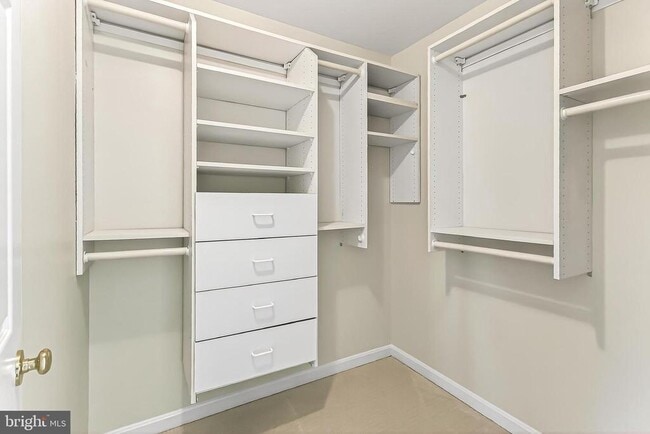 Building Photo - 47497 Saulty Dr