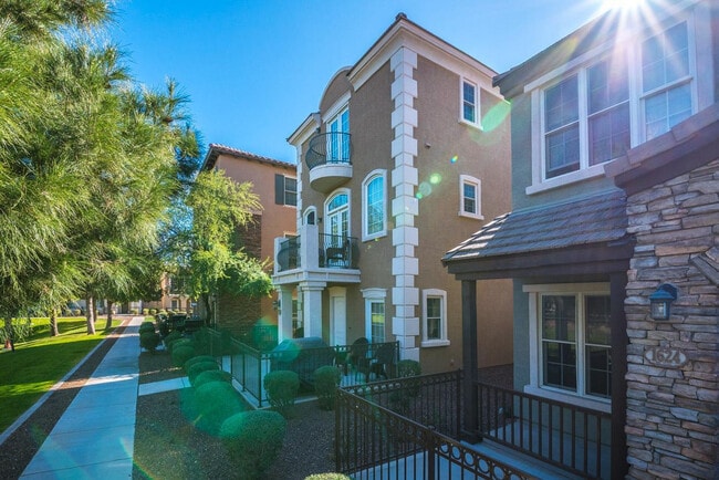 Building Photo - 1628 E Canyon Creek Dr
