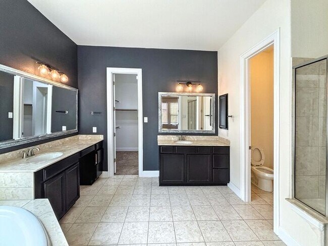 Building Photo - Spacious & Stylish 4-Bedroom Home with Mod...