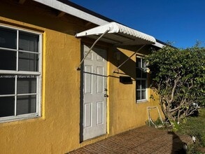 Building Photo - 620 NW 9th Ave