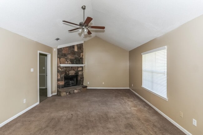 Building Photo - 4820 Greenlawn Cove