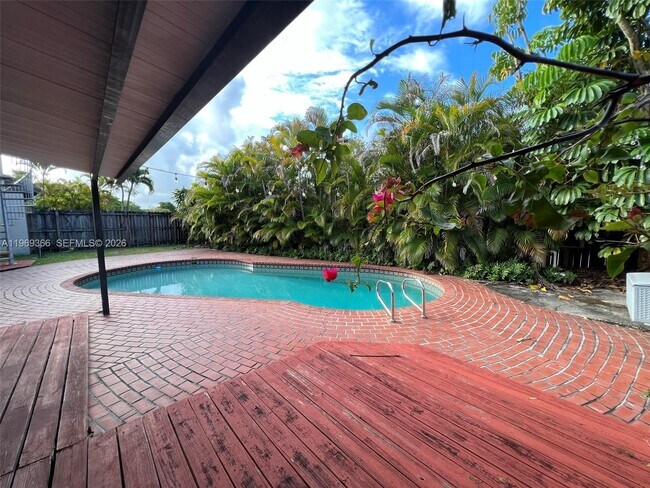 Building Photo - 7512 SW 95th Pl